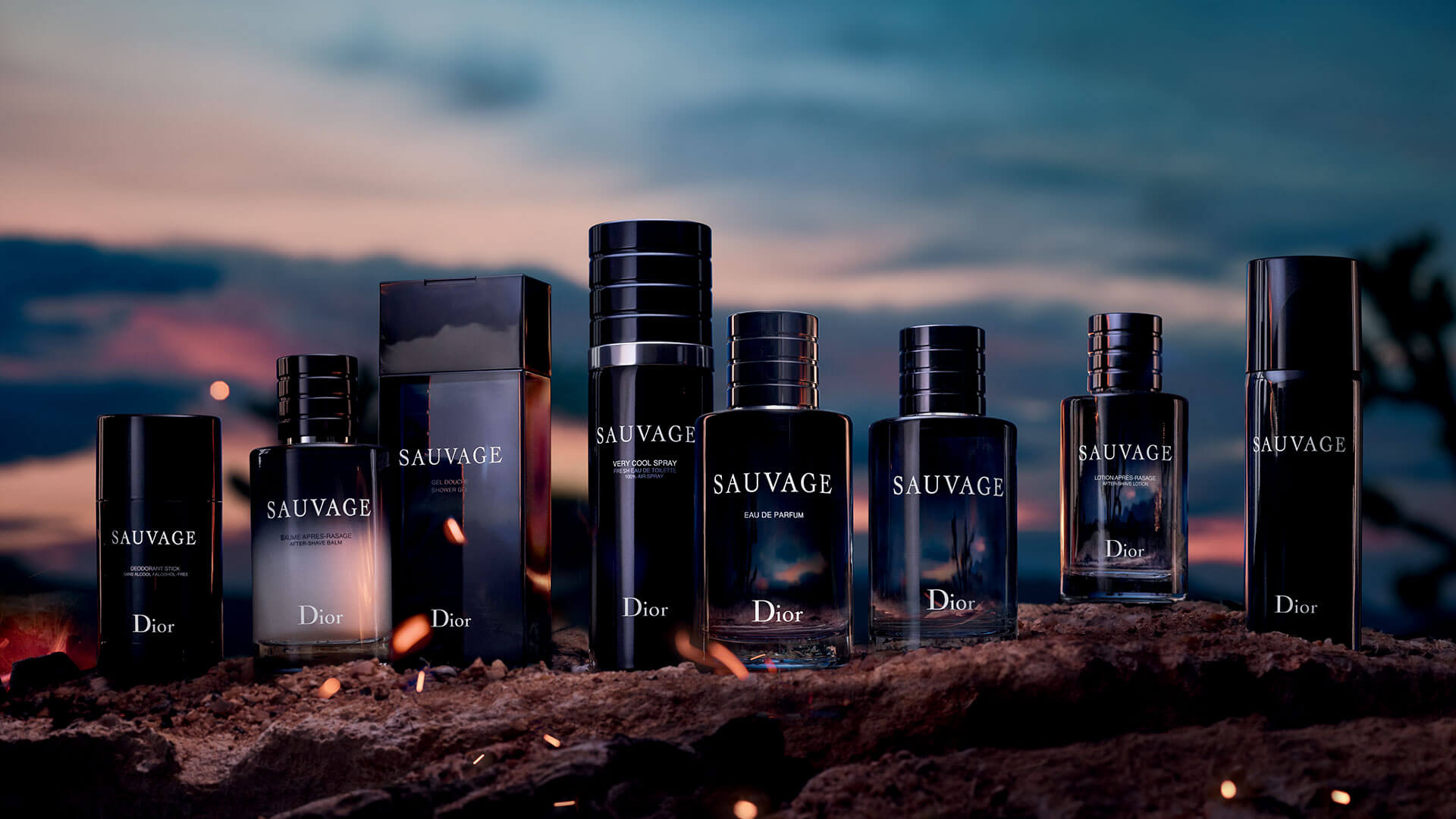 Dior, Dior Sauvage, Dior Sauvage Eau De Toilette, Dior Sauvage Eau De Toilette รีวิว, Dior Sauvage Eau De Toilette ราคา, Dior Sauvage Eau De Toilette 1 ml., Dior Sauvage Eau De Toilette 1 ml. น้ำหอมสำหรับคุณผู้ชาย มาพร้อมกลิ่นหอมสดชื่นและสะอาดจากเกรปฟรุตและลาเวนเดอร์ เผยเสน่ห์เป็นเอกลักษณ์ที่ยากจะลืมเลือน