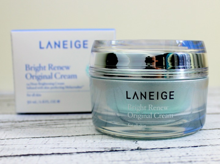  Laneige White Plus Renew Original Cream 50 ml.  ครีมบำรุงผิวเพื่อผิวขาวกระจ่างใสอย่างเป็นธรรมชาติ โดดเด่นด้วย  MelacrusherTM เทคโนโลยีที่ช่วยผลัดเมลานินสาเหตุแห่งความหมองคล้ำของผิวให้ออกอย่างอ่อนโยน สารสกัดยีสต์จากทรัฟเฟิล (Truffle Yeast Extracts) ช่วยต่อต้านสารอนุมุลอิสระและคงความชุ่มชื่นตามธรรมชาติของผิว สารสกัดจากชาเขียว (Green Tea Extracts) ช่วยฟื้นบำรุงความชุ่มชื่นและช่วยให้ผิวแลดูกระจ่างใสยิ่งขึ้น