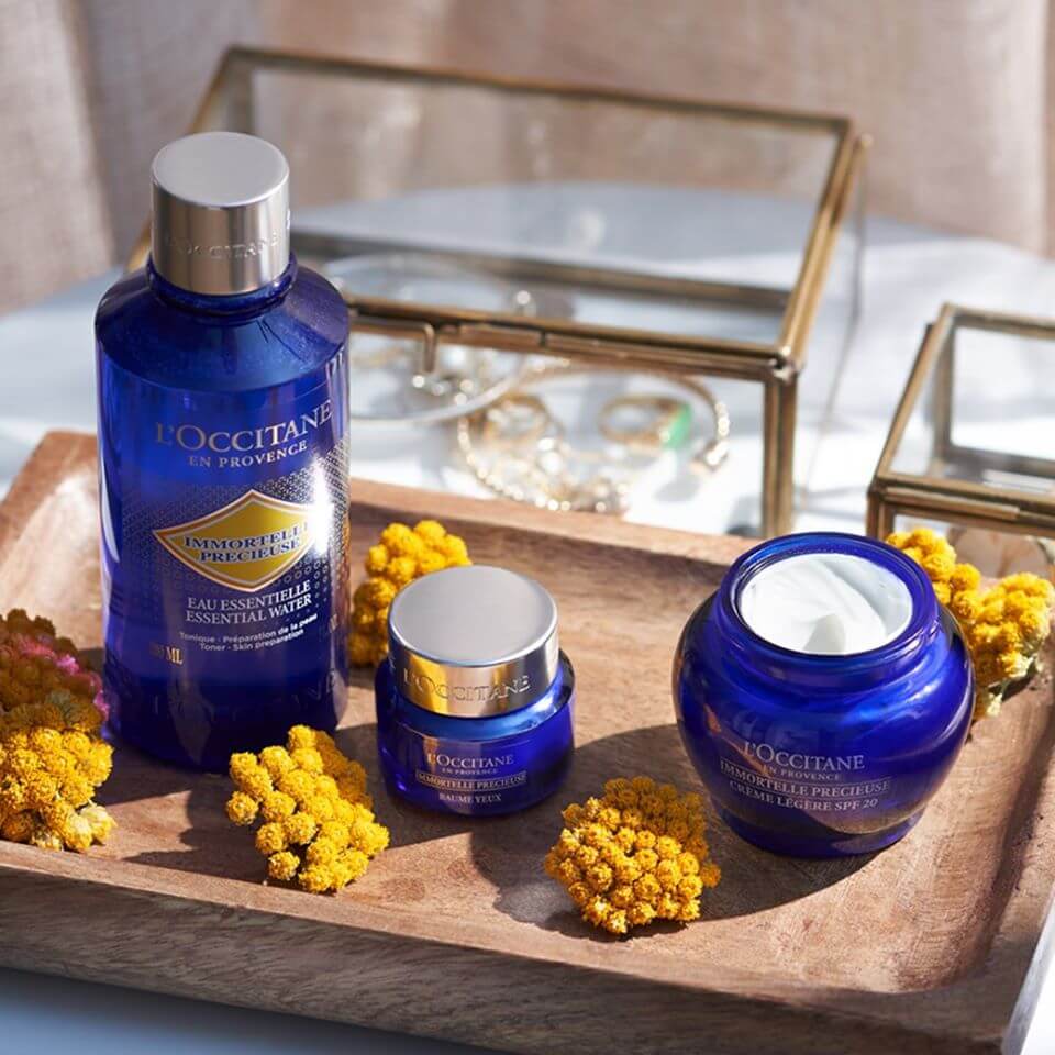 L'occitane Essential Water Eau Essentielle 30 ml โทนเนอร์ที่อุดมไปด้วยน้ำดอกอิมมอคแตล มอบความชุ่มชื้นและช่วยให้ผิวกระชับ ผิวดูมีชีวิตชีวา เปล่งประกายจากภายใน