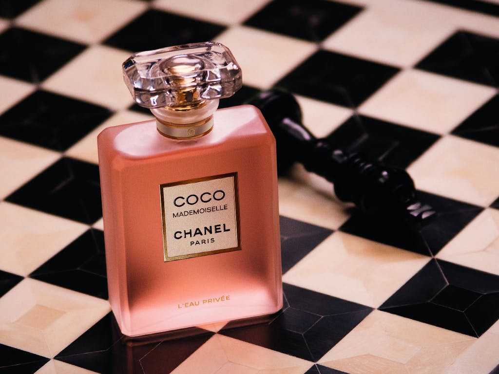 Chanel Coco Mademoiselle L'eau Privée Nigh น้ำหอมสำหรับกลางคืนที่ห่อหุ้มเรือนร่างเหมือนผ้าที่บางเบาและเย้ายวน