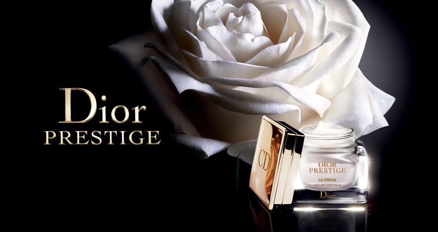 Dior Prestige La Crème Texture Essentielle ที่สุดของความหรูหรากับครีมบำรุงผิวหน้า Dior Prestige ช่วยสริมสร้างเซลล์ผิวเพื่อความสมบูรณ์แบบของผิวตั้งแต่ครั้งแรกที่ใช้ ประหนึ่งผิวพรรณจรัสประกาย สดใส